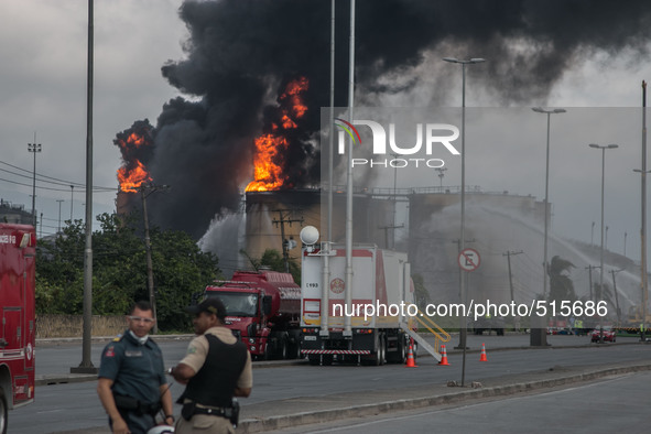 Fire at refinery Ultracargo reaches the 4th day with two tanks on fire on the morning of Monday, 6th April 2015, the Port region of the city...
