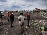 Workers of the city dump refuse to be interview.(
On April 6 2015, we visit Krasnogorovka. What we saw is the evident beginning of a seriou...