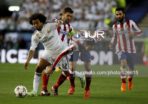 SPAIN, Madrid:Atletico de Madrid's Spanish Defender Juanfran Torres and Real Madrid's Brazilian Defender Marcelo during the Champions League...