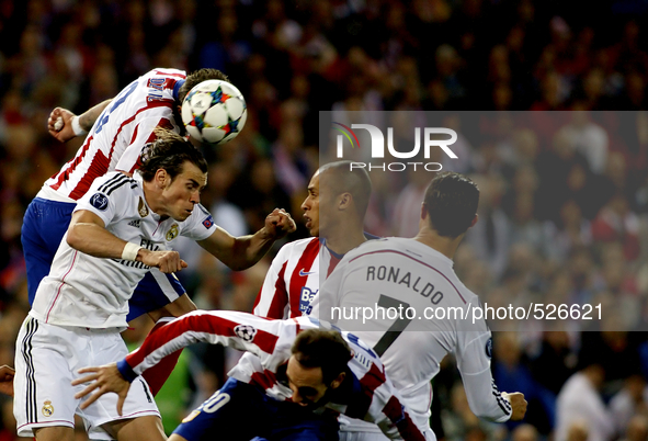 SPAIN, Madrid:Atletico de Madrid's Croatian forward Mario Mandzukic and Real Madrid's Welsh forward Gareth Bale during the Champions League...