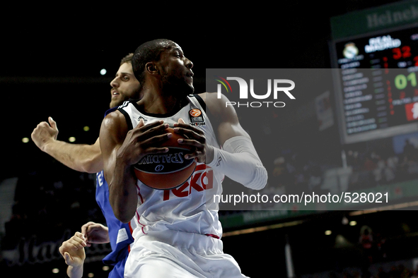 SPAIN, Madrid: Real Madrid's American player Marcus Slaughter and Anadolu Efes´ Greek player STRATOS PERPEROGLOU  during the Turkish Airline...