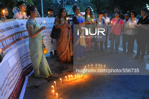Indian Eunuchs and transgender candle light vigil for victims of Saturday’s earthquake in Nepal, on 1st May in Kolkata, India.
Desperate su...