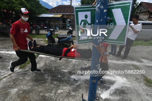 Residents simulate or practice how to save victims in the event of an earthquake and tsunami in Wani Village, Donggala Regency, Central Sula...