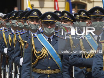 Ukrainian honour guard servicemen attend a welcoming ceremony of President Volodymyr Zelensky and President of the Swiss Confederation Simon...