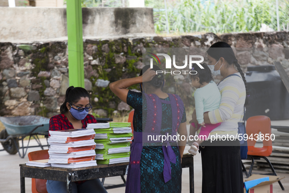Guidance for the new distance education modality in Ahuelican, Guerrero, Mexico, on  August 24, 2020 The Benito Juarez Bilingual Primary Sch...