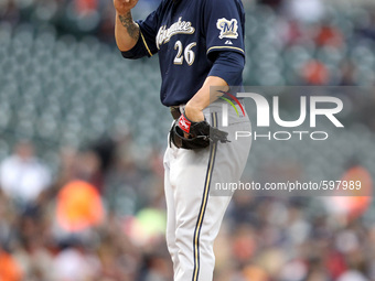 Milwaukee Brewers starting pitcher Kyle Lohse reacts after giving up a run in the second inning against the Detroit Tigers in Detroit, Michi...