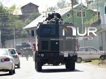 Indian forces leave from an encounter spot after the gunfight was over in Chrar area of Budgam district on 22 September 2020. A local kashmi...