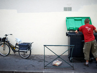 Tarin, a young man, searches for food in trash containers next to supermarkets. When needed he rides his bicycle in search of food. He rumma...