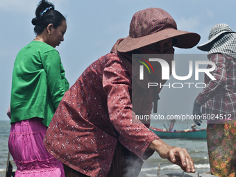 Portrait of a crab fisherwoman in Kep, Cambodia, in April 2016. (