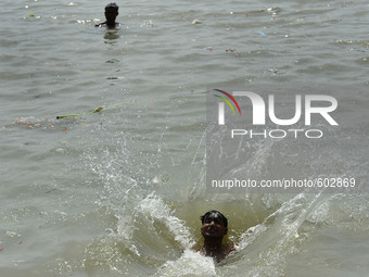 India boy jump Ganga River of a cool water on a hot day in Kolkata, India, Saturday, May 23, 2015. Heat wave conditions prevailed as tempera...
