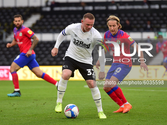  
Wayne Rooney of Derby County battles with Lewis Holtby of Blackburn Rovers during the Sky Bet Championship match between Derby County and...