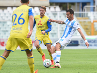 Midfielder Mirko Valdifiori of Delfino Pescara controls the ball during the match between Pescara and Chievo verona of the Serie B champions...