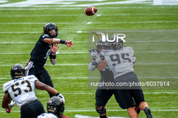 Cincinnati quarterback Desmond Ridder (9) attempts a pass during an NCAA college football game at Nippert Stadium between the University of...