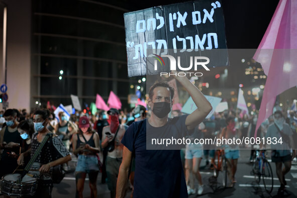 Israelis protest against Israeli prime minister Benjamin Netanyahu and coronavirus lockdown measures in Tel Aviv on October 10, 2020.  
