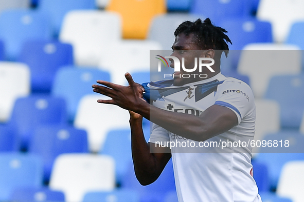 Duvan Zapata of Atalanta BC looks dejected during the Serie A match between SSC Napoli and Atalanta BC at Stadio San Paolo, Naples, Italy on...