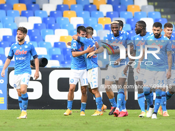 Hirving Lozano of SSC Napoli celebrates with his teammates scoring second goal during the Serie A match between SSC Napoli and Atalanta BC a...