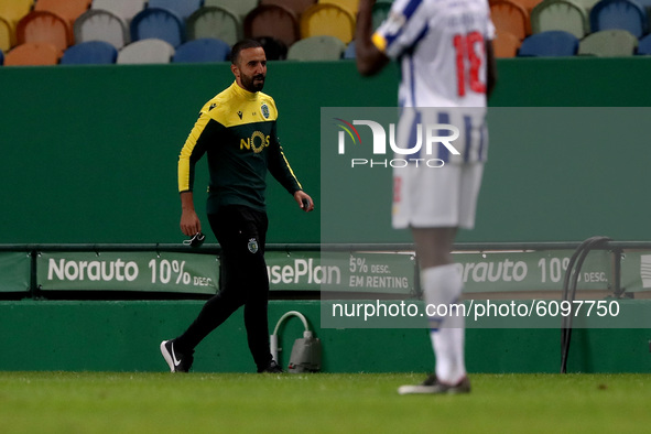 Sporting's head coach Ruben Amorim leaves the pitch after gets a red card during the Portuguese League football match between Sporting CP an...