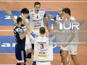 Players of Allianz Powervolley Milano celebrates during the Volley Superlega match between Allianz Powervolley Milano and NBV Verona at Alli...