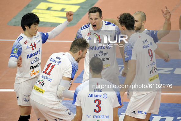 Jan Kozamernik of Allianz Powervolley Milano celebrates with team-mates during the Volley Superlega match between Allianz Powervolley Milano...