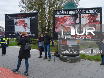 Pro-Life activists organized a protest in Krakow's Red Zone, despite the epidemic and sanitary restrictions imposed by the Ministry of Healt...