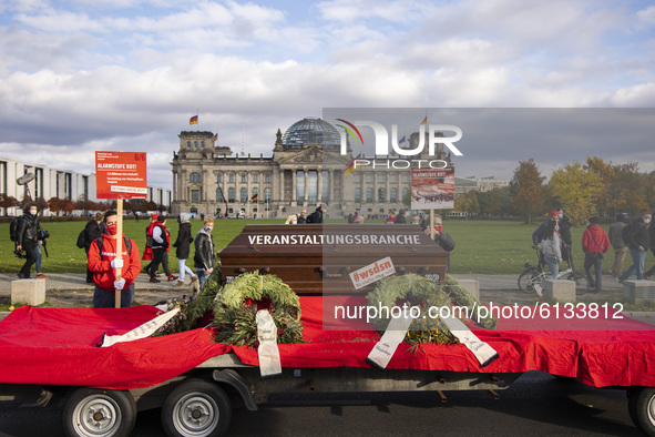 A coffin carrying the incription 'Event industry' passes in front of the Reichstag building during a demonstration under the motto Alarmstuf...