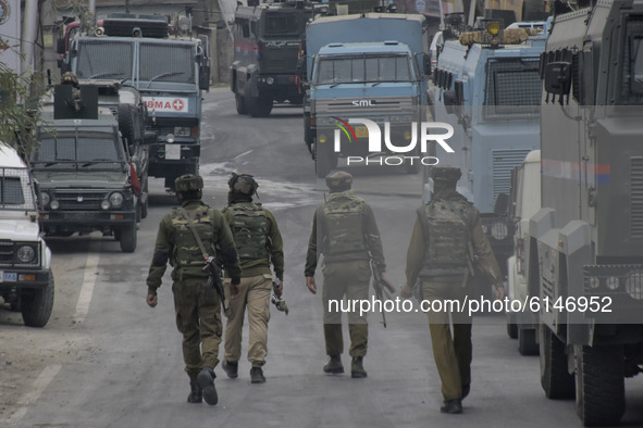Indian forces move towards encounter site in Rangreth area on the outskirts of Srinagar, Kashmir on 01 November 2020. Top millitant commande...