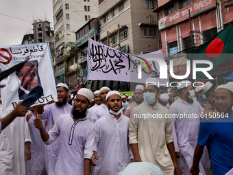 Supporters and activists of Hefajat E Islam Bangladesh, an islamist political party, take part in a protest calling for the boycott of Frenc...