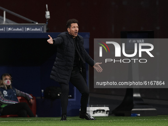 Diego Simeone head coach of Atletico Madrid gives instructions during the La Liga Santader match between Atletico de Madrid and Cadiz CF at...