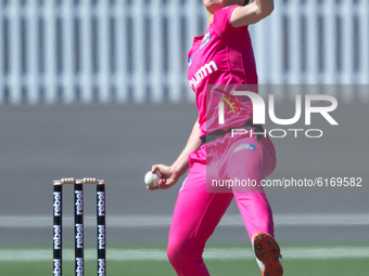 Ellyse Perry of the Sixers bowls during the Women's Big Bash League WBBL match between the Sydney Sixers and the Perth Scorchers at Hurstvil...