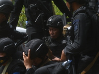 
The police conducted a search for fugitive terrorists at the location suspected of being their hiding place in Mamboro Village, North Palu...
