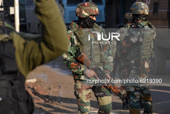  Indian army soldiers conduct search operation near the site of attack at HMT area of Srinagar,Kashmir on November 26,2020.Inspector General...