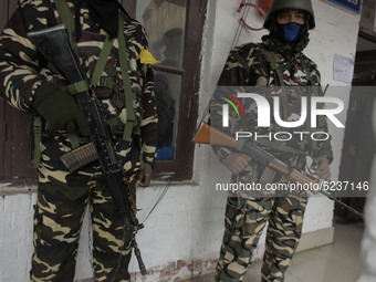 Indian forces stand alert outside a voting booth duirng second phase of DDC, ULP elections in Srinagar, Indian Administered Kashmir on 01 De...