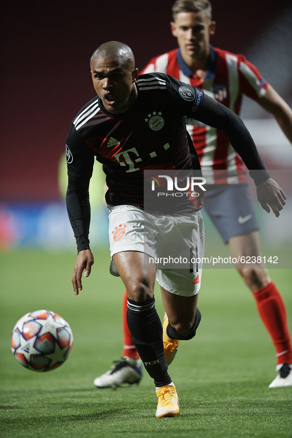 Douglas Costa of Bayern in action during the UEFA Champions League Group A stage match between Atletico Madrid and FC Bayern Muenchen at Est...