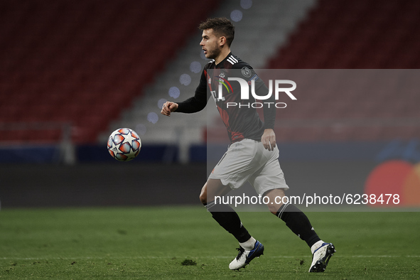 Lucas Hernandez of Bayern controls the ball during the UEFA Champions League Group A stage match between Atletico Madrid and FC Bayern Muenc...