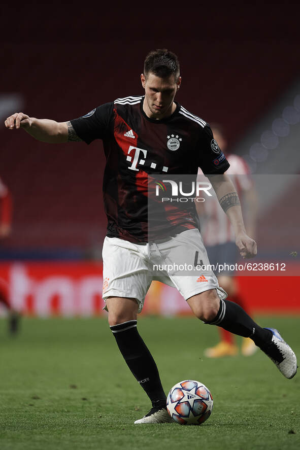 Niklas Sule of Bayern does passed during the UEFA Champions League Group A stage match between Atletico Madrid and FC Bayern Muenchen at Est...