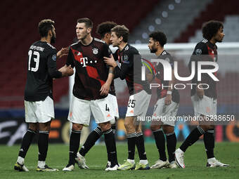 Thomas Muller of Bayern greets teammates after the UEFA Champions League Group A stage match between Atletico Madrid and FC Bayern Muenchen...