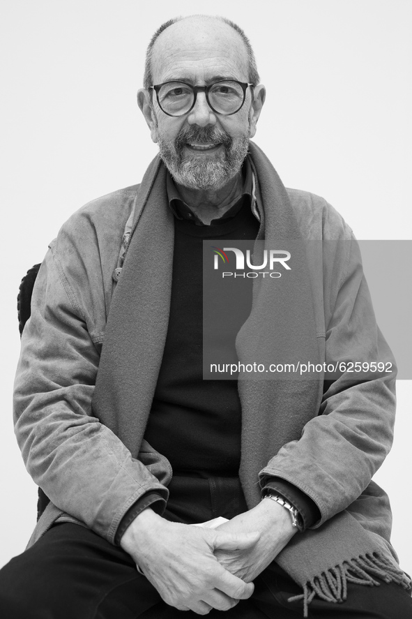zThe actor Miguel Rellan poses for portraits during the presentation of 