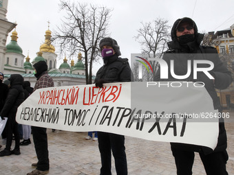 Protestors hold a placard that says 'Independent Tomos and Patriarchate for Ukrainian Church ', during their rally against the Ecumenical Pa...