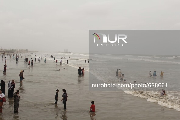 KARACHI, JUN 08: People enjoying bathing at Arabian Sea as provincial government was imposed ban on bathing due to rough sea condition at Se...