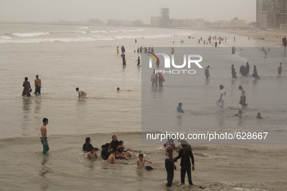 KARACHI, PAKISTAN, JUN 08: People enjoying bathing at Arabian Sea as provincial government was imposed ban on bathing due to rough sea condi...