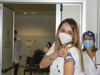 The first operator of the ASL of Rieti subjected to vaccination was the nurse Sara Miele, of the Unit of Pediatrics and Naonathology of the...