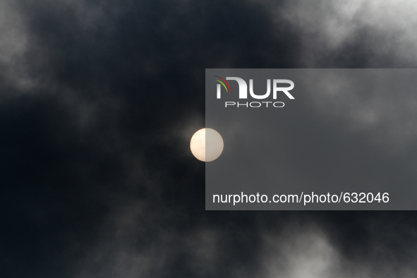 The Sun is seen through the dark cloud of smoke rising over burning fuel storage terminal near Kyiv, June 9, 2015. 