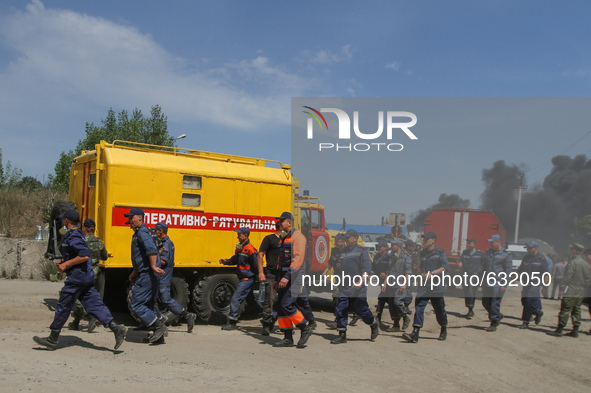 A firefighters run for their turn to estinguish a fire. Fuel storage terminal is burning near Kiev, June 9, 2015. 