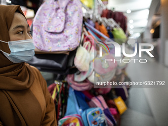 Clothes seller waiting for customer in Jakarta, Indonesia, on January, 4, 2021. Situation at A Mall in Jakarta that impacted by Covid19 Pand...