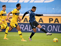 Luis Muriel scores his team's first goal during the Serie A match between Atalanta BC and Parma Calcio at Gewiss Stadium on January 6, 2021...