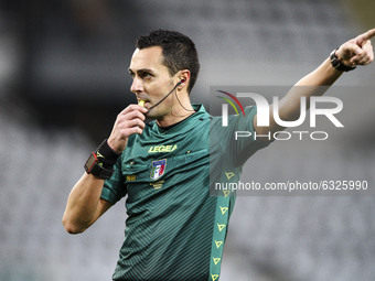 Referee Marco Di Bello gestures during the Serie A football match n.16 TORINO - HELLAS VERONA on January 06, 2021 at the Stadio Olimpico Gra...