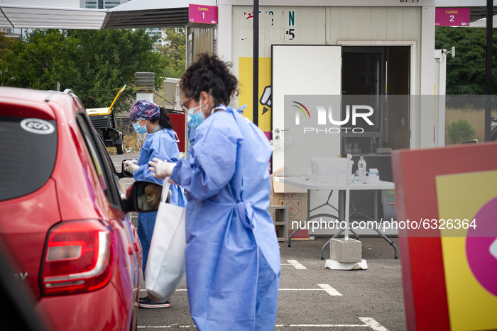 Coronavirus swab test in Buenos Aires, Argentina, on January 6, 2021. (Photo by Federico Rotter/NurPhoto)