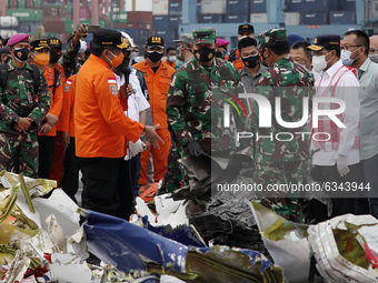 Head of Indonesian National Search And Rescue Agency, Bagus Puruhito (L), examines debris of the crashed Sriwijaya Air SJ182 Boeing 737-500...