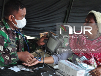 An earthquake survivor is being checked for health by Indonesian National Army personnel at the Manakarra Stadium refugee post, Mamuju Regen...