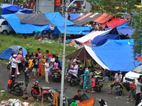 The condition of earthquake survivors who live in emergency tents at the Manakarra Stadium refugee post, Mamuju Regency, West Sulawesi Provi...